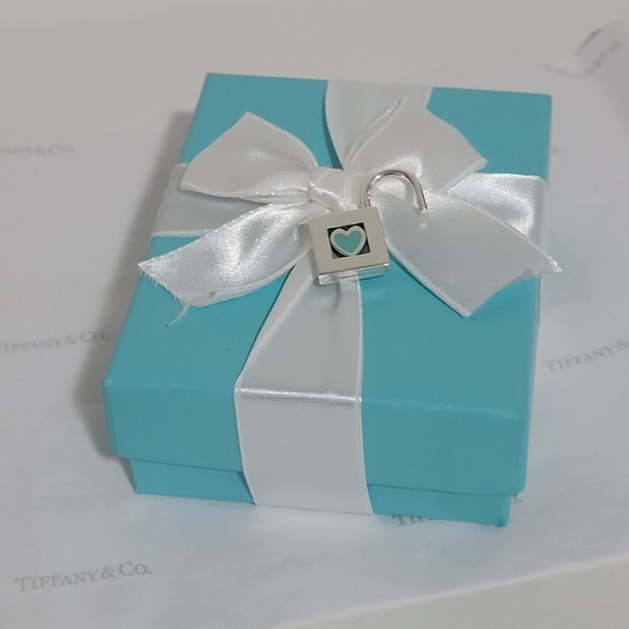 ๐๐ Authentic Rare Tiffany & Co. Blue Enamel Heart Lock Pendant (Openable)๐๐ - Picture 7 of 15